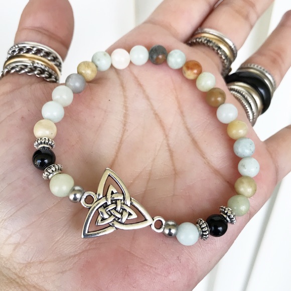 Celtic knot triquetra amazonite bead bracelet - Picture 4 of 8